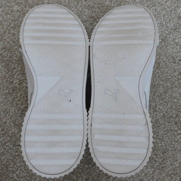 Like New Puma White Leather Carina Sneaker w/ Silver - 8 M - Picture 7 of 10